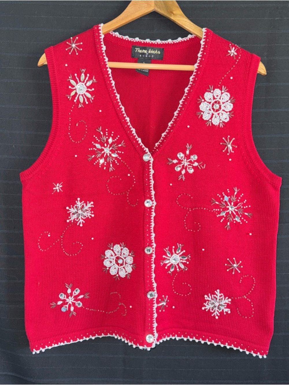 Theme Works Vintage Red Knit Beaded Sweater Vest Snowflakes Holiday Sparkle L